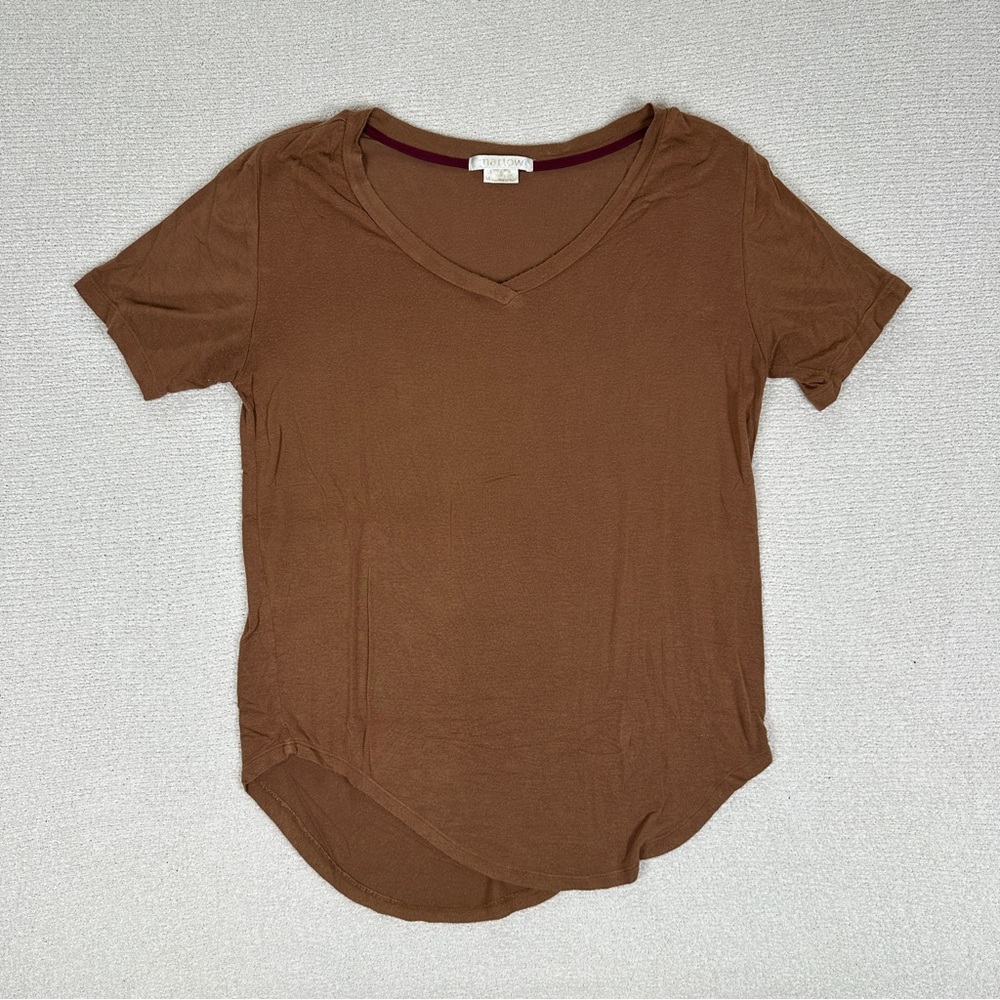 Marlow Women's Brown V-Neck Short Sleeve Top Curved Hem